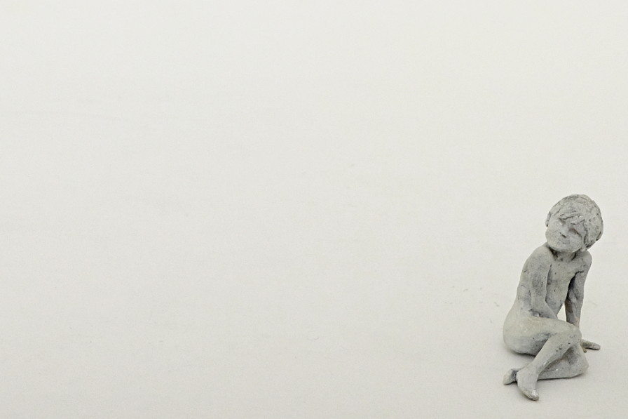 il bambino di Davide Dormino, scultura