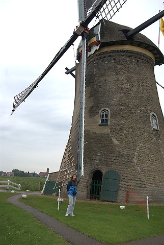 Kinderdijk: a windmill / un mulino a vento