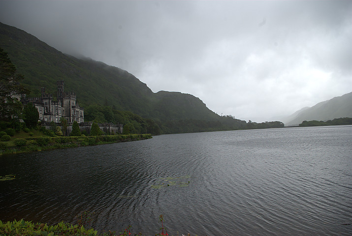 Abbazia di Kylemore: abbazia e lago