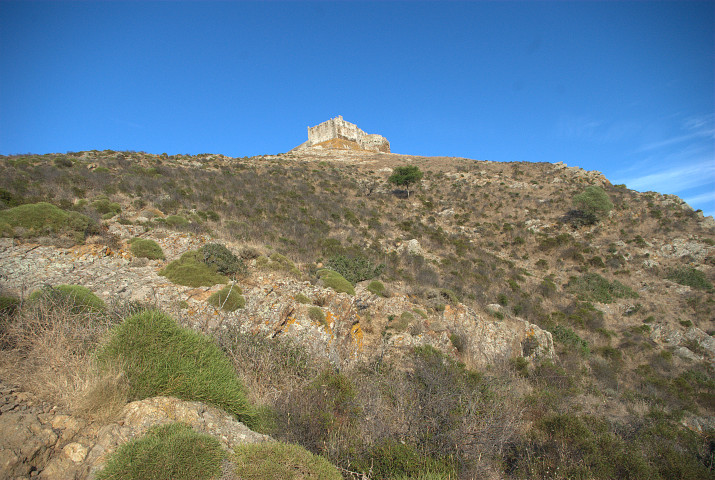 castello diroccato sul monte all'Isola d'Elba