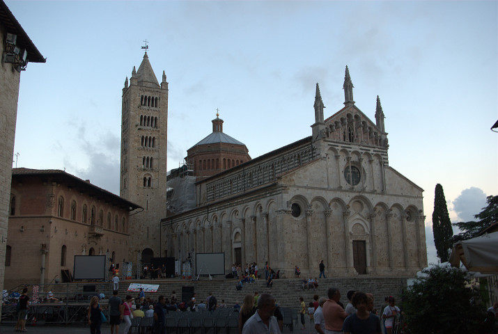 chiesa sulla piazza centrale di Massa Marittima