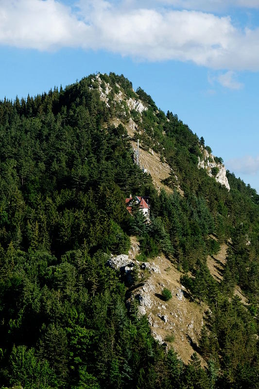 palazzetto arroccato sul monte sopra Ovindoli