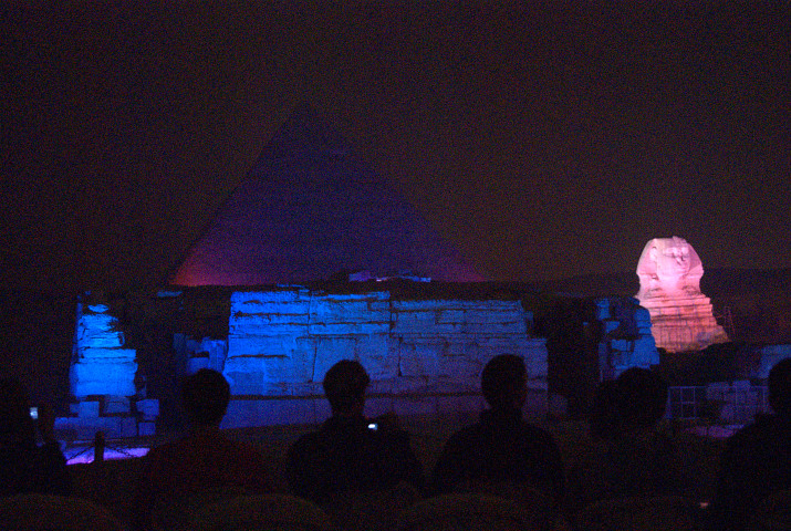 spettacolo di luci a Giza, piramidi e sfinge