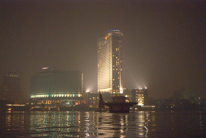 sul Nilo al Cairo, di notte