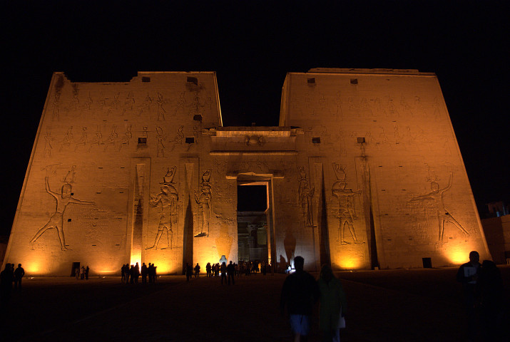 tempio di Luxor, di notte