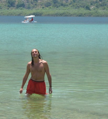 Umberto Rustichelli aka Ubi: bagno nel lago di Kourna
