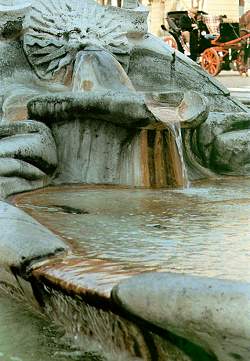 Fontana detta Barcaccia a piazza di Spagna