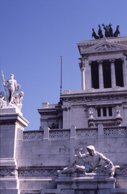 Vittoriano: vista dal basso